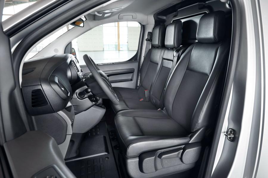 Интерьер Toyota ProAce Van Compact 2016 года  (фото 27 из 35)